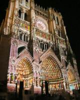 Cathedrale, Facade illuminee en couleur